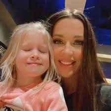 Jaclyn Young (@JaclynY34477051)