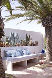 Une Banquette En Chaux Marie Claire En 2020 Banquette Jardin Deco Terrasse Petit Patio