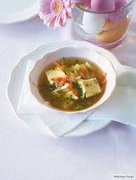 Perfekt Fur Ein Leckeres Fruhlingsmenu Fur Gaste Kraftige Bruhe Gemuse Und Eierstich Rezepte Essen Und Trinken Essen