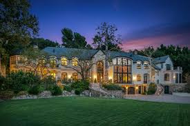 Şu sıralar en hit kore dizilerinden son eklenenler. Rock Legend Gene Simmons Kisses His California Estate And High Taxes Goodbye