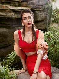 Dilan çiçek deniz'in instagram hesabından paylaştığı tatil fotoğrafları beğeni topladı. Dilan Cicek Deniz Imdb