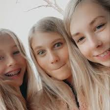 Millie Mccabe's Instagram, Twitter & Facebook