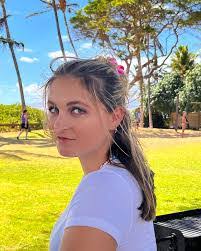 Paige Cummings's Instagram, Twitter & Facebook