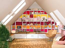 Sie können viel geld sparen, wenn sie ihre holztreppe selber bauen. Regal Fur Dachschrage Bauen Bauhaus
