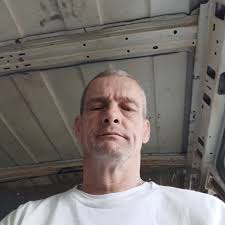 Can I get a hi at least? I like your profile 🥰