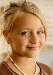 Gloria Strauss's Instagram, Twitter & Facebook