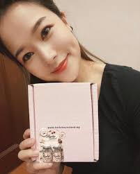 前阵子出外录音、教学，一天下来戴着美瞳都不会觉得眼睛干～ 我用的是他们家爆款#miagrey14mm ，舒适度和美观度都很赞！👁  𝐁𝐚𝐫𝐛𝐢𝐞 𝐄𝐲𝐞𝐬𝐥𝐚𝐧𝐝 𝐒𝐮𝐦𝐦𝐞𝐫 𝐏𝐫𝐨𝐦𝐨𝐭𝐢𝐨𝐧 凡购买