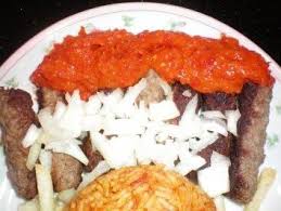 Cevapcici Mit Djuvec Reis Und Ajvar Rezept Rezept Ajvar Rezepte Rezepte Reis