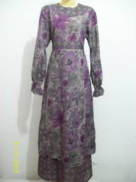 Style baju kebaya modern sekarang ini bahkan bisa dikombinasikan dengan berbagai model busana lain seperti kain batik brokat. Model Baju Kain Sifon Modern Kami