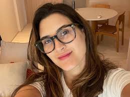 Caco Barcellos e Carla Tilley se casam após ajuda de Ana Maria Braga