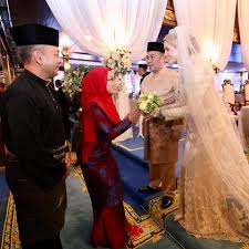 Tengku muhammad faiz petra on wn network delivers the latest videos and editable pages for news & events, including entertainment, music, sports, science and more, sign up and share your playlists. 9 Foto Sekitar Pernikahan Tengku Mahkota Kelantan Dengan Sofie Louise Johansson Penmerahpress
