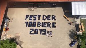 Tap house das tor zur bierwelt in deiner stadt / (за домом германа ханнесавывешены 100 рубашек, сто рубашек вывешены за домом германа ханнеса). Fest Der 100 Biere Start