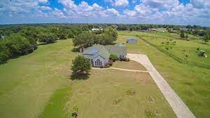 Oxford at crossroads centre offers upscale apartments in waxahachie, texas, which includes all of the modern amenities expected by even the most discerning resident. 1016 Woodridge Rd Waxahachie Tx 75165 Mls 13632505 Redfin