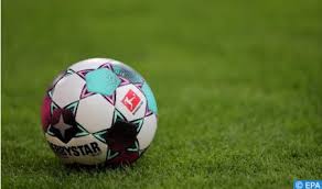 C'est alors qu'il a vu son père sur un terrain de foot à proximité. La Mort Subite Quand Les Terrains De Football Deviennent Une Source De Chagrin Mapnews
