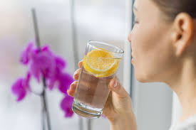 Iris tipis buah nanas, semakin tipis kamu mengiris maka rasa yang didapat semakin. 9 Manfaat Infused Water Lemon Untuk Diet Dan Kesehatan Honestdocs