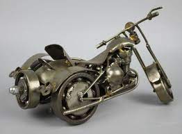 Modelo De Escultura Del Metal De Desecho Reciclado Hecho A Scrap Metal Art Metal Sculpture Welding Art