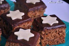 Fragrant, moale, dulce, ele sunt adesea coapte sub formă de figuri diferite și servite la scoateți tava din căldură. Turta Dulce La Tava Cu Glazura De Ciocolata Retete Culinare Cu Laura Sava Cele Mai Bune Retete Pentru Intreaga Familie