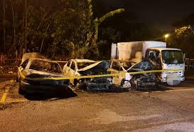 Untuk tuntutan ini, anda membuat tuntutan dengan syarikat insurans pemandu yang melanggar kenderaan anda dan oleh sebab itu, pegawai insurans anda tidak boleh membantu anda dengan tuntutan ini. Adjuster Insurans Berang Isu Tuntutan Bakar Lima Kenderaan Astro Awani