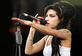 Je l'aimais et puis je l'aime encore aujourd'hui. Pete Doherty When Amy Winehouse Died I Was Knee Deep In Shit
