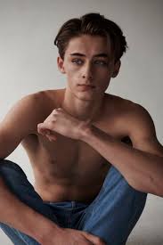 He has a younger brother named noah and a younger sister named siena. William Franklyn Miller Wiki 2021 Net Worth Height Weight Relationship Full Biography Pop Slider