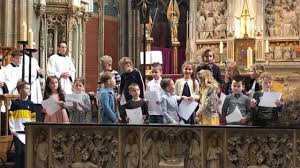 Door protest van het kerkbestuur, de stichting behoud religieus erfgoed meerssen en de bevolking van meerssen is dit voorkomen en wordt slechts een één derde gesloopt. Presentatie Communicantjes Meerssen Meer Vandaag