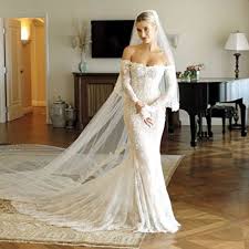 Inside Hailey Bieber S Final Wedding Dress Fitting Fitted Wedding Dress Dream Wedding Dress Lace Wedding Dresses