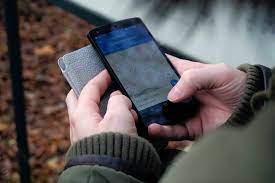 Cara melacak keberadaan seseorang melalui whatsapp berikutnya adalah melacak nomor wa memakai sebuah aplikasi bernama hlr lookup. 5 Cara Cek Lokasi Lewat No Hp Tanpa Ribet Dari Berbagai Provider