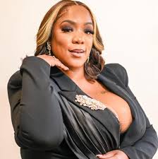 Hey sistas, Im in a hair emergency. This stylist just botched my hair so  bad and im going to drop pictures below. The only thing she did was a wash  and blow