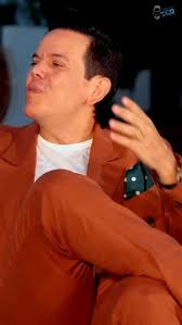 Cual es su canción favorita ?? Así compone @chichemaestre sus canciones  🎶👏 Ustedes que dicen, le ha funcionado ? 😎🤣