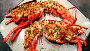 Per la ricetta del king crab alla catalana, affettate sottilmente la cipolla e lasciatela spurgare in dopo 30 secondi scolatela, tamponatela e tagliatela a tocchetti. Astice Ricette Sfiziose Come Prepararlo Alla Catalana