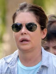 Lara Flynn Boyle is barely recognisable after years of plastic surgery