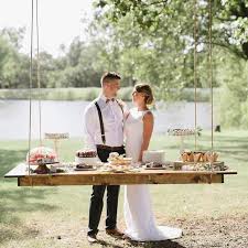 Il va certainement inspirer celles qui rêvent d'un mariage en petit comité. Un Mariage En Petit Comite Sous Forme De Le Site Du Mariage Facebook