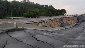 The expressway is being built by konsortium lebuhraya pantai barat. Lebuhraya Pantai Barat Runtuh Gohed Gostan