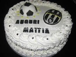 Torta Juventus Con Copertura Di Panna E Decorazioni In Pasta Di Zucchero Http Www Latavolozzadei Torte Decorazioni In Pasta Di Zucchero Torte Di Compleanno