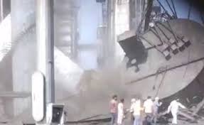 BREAKING : कुसुम फैक्ट्री में बड़ा हादसा, चिमनी गिरने से कई मजदूरों के मौत की खबर….! - Lokswar