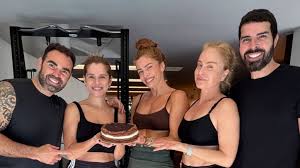 Angélica surpreende com bolo na academia para comemorar aniversário de Ingrid Guimarães e Grazi Massafera