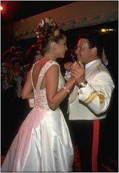 Öffnungszeiten von rania kour in merlostr. 35 Rania The Wedding Ideen Royale Hochzeiten Konigin Rania Konigliche Hochzeitskleider