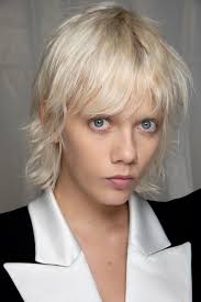 Fransige frisuren für rundes gesicht. Frisuren Trends Die 5 Beliebtesten Schnitte Und Styles Fur 2021