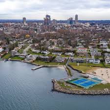 Luxury apartments in new rochelle, new york. New Rochelle N Y A Waterfront Suburb With A Socioeconomic Mix The New York Times