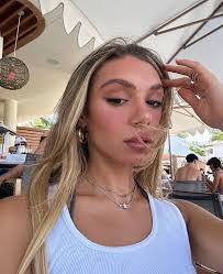 Shea Foster's Instagram, Twitter & Facebook