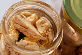 Lo sgombro all'arancia è un secondo piatto di pesce aromatico e saporito. Come Fare Lo Sgombro Sott Olio La Ricetta Della Conserva Di Casa