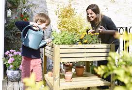 Sur un balcon, une terrasse ou un appui de fenêtre. Potager Au Balcon Gamm Vert