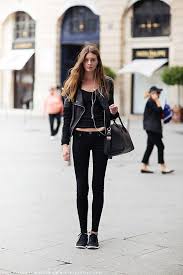 The queen of crop tops. Inspiration All Black Outfits Lou What Wear Fashion All Black Outfit Street Style
