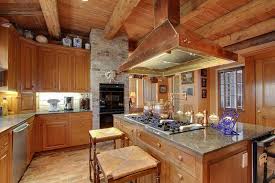 A Hays Town Cook S Kitchen Features Antique Cypress Beams Copper Vent Hood Over 6 Burner Gas Stove Top In Island Cypress Cabin Tasarim Evler Tasarim Evler