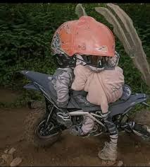 Kung hindi mo alam kung ano yan..ipikit mo ulit ang yong mga mata at dahan  dahan mong buksan para malaman mo kung ano o sino sya sau..❤️❤️❤️🙏🙏