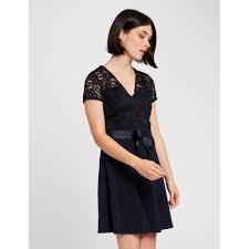 Maybe you would like to learn more about one of these? Robe Patineuse Ceinturee Avec Dentelle 3 Suisses