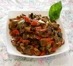 Versate i peperoni nella padella (3) in cui avete fatto imbiondire l'aglio. Peperoni E Melanzane Al Forno Ricetta Cucina Prediletta