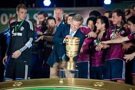 It commenced on 29 july 2011 with the first of six rounds and concluded on 12 may 2012 with the final at the olympiastadion in berlin. Www Bundespraesident De Der Bundesprasident Terminkalender Besuch Des Dfb Pokalfinals Msv Duisburg Schalke 04