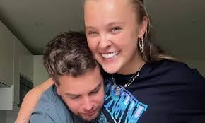 Couple born in same hospital