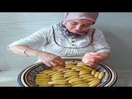 عقدة اللوز أو عجينة اللوز لتحضير كعب غزال و جميع حلويات اللوز Youtube Gateaux Et Desserts Cuisine Marocaine Desserts